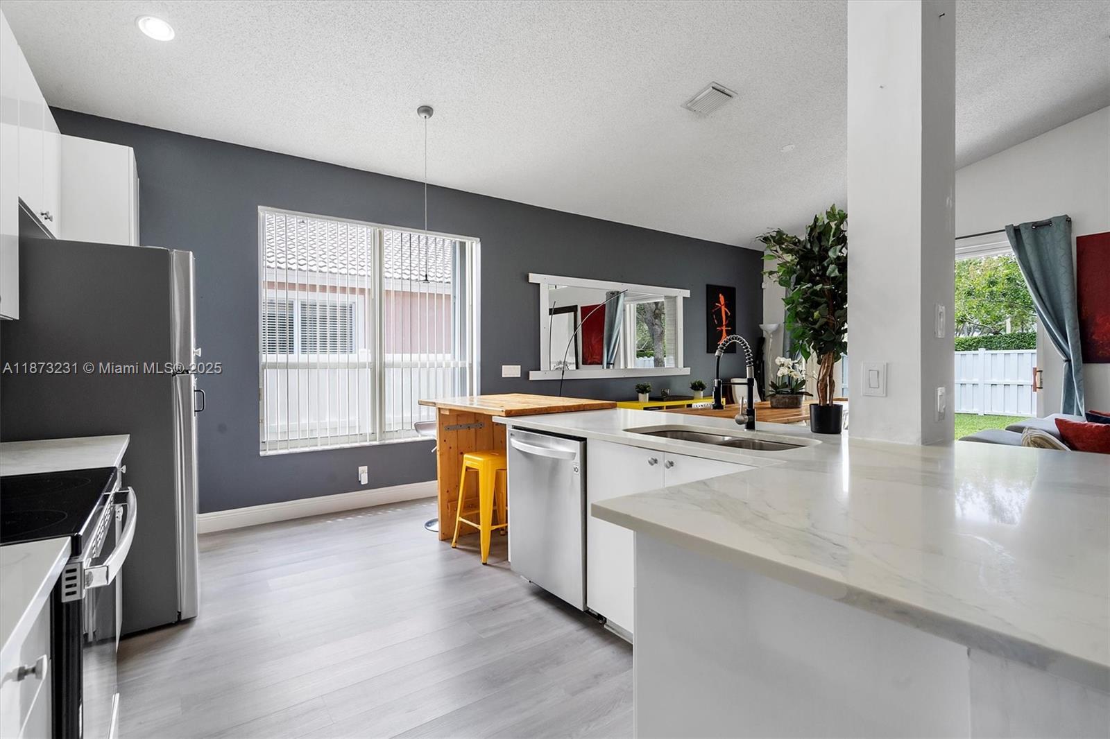 1572 NW 135th Ave Pembroke Pines, FL 33028