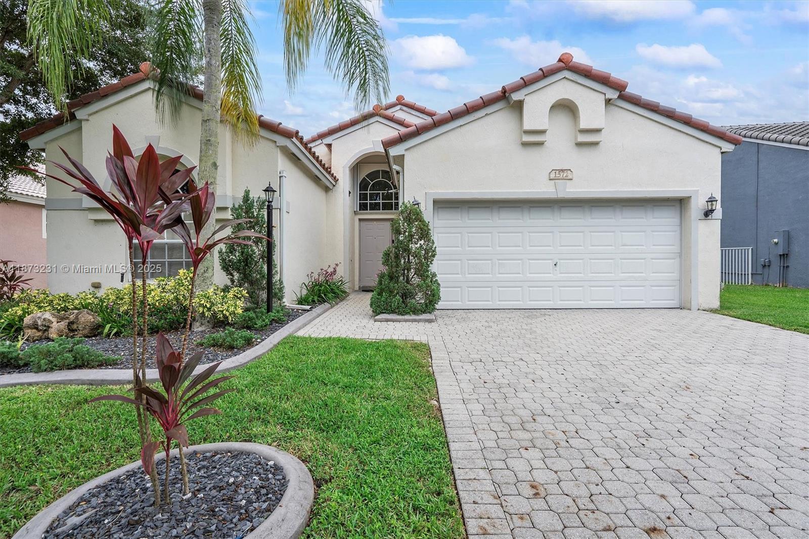 1572 NW 135th Ave Pembroke Pines, FL 33028