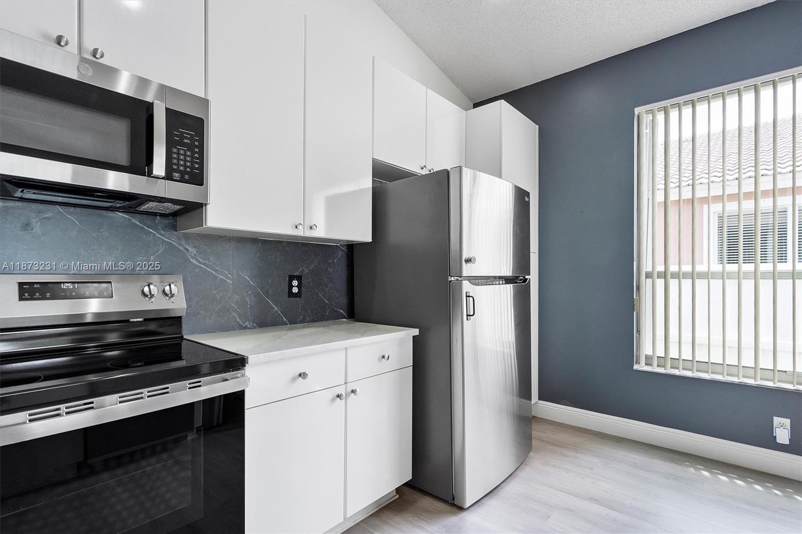 1572 NW 135th Ave Pembroke Pines, FL 33028