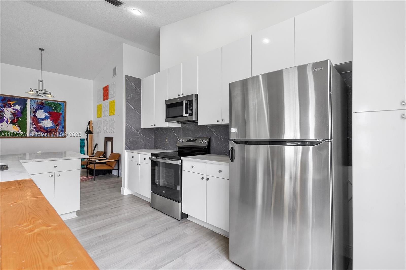 1572 NW 135th Ave Pembroke Pines, FL 33028