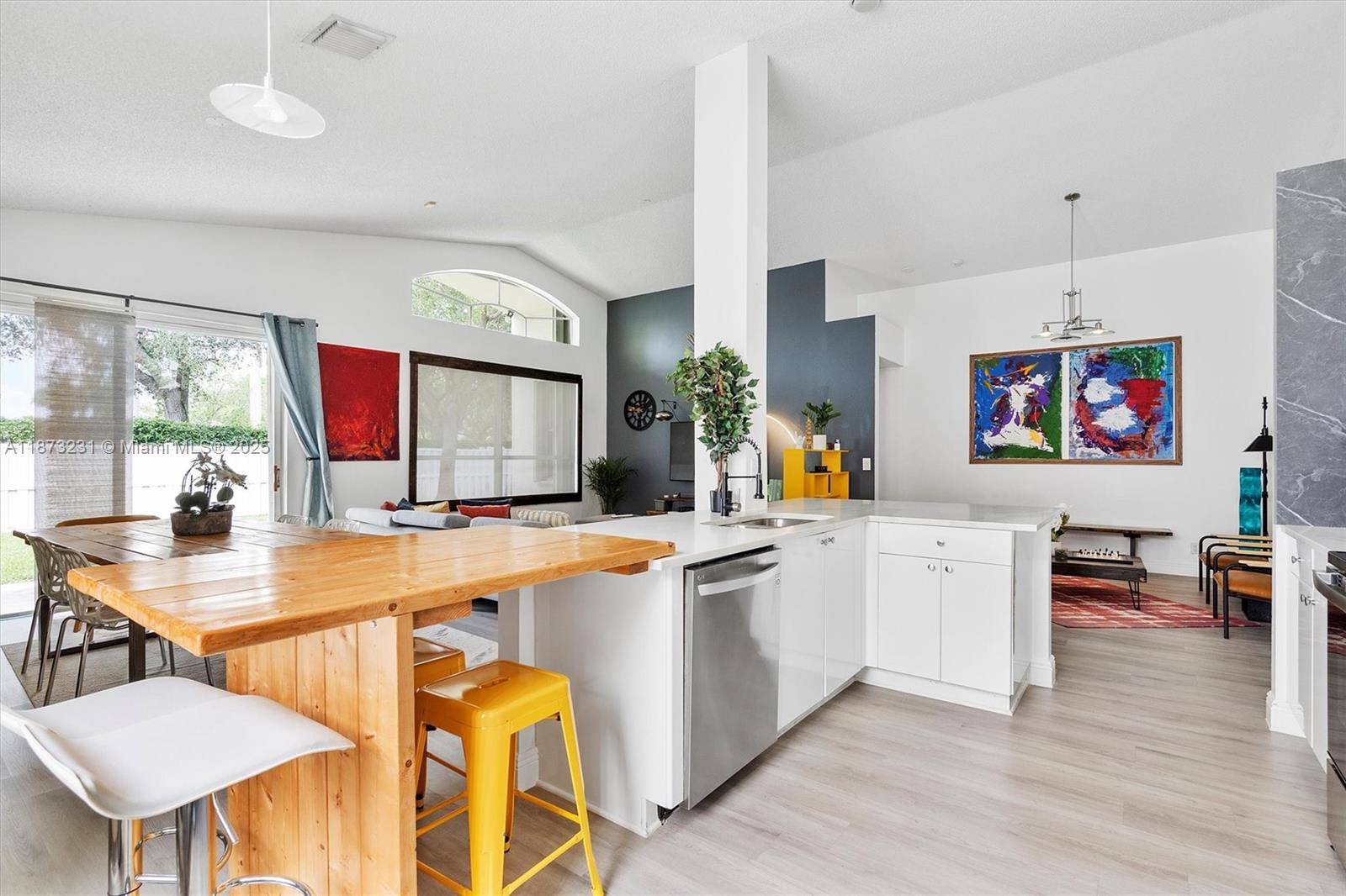 1572 NW 135th Ave Pembroke Pines, FL 33028