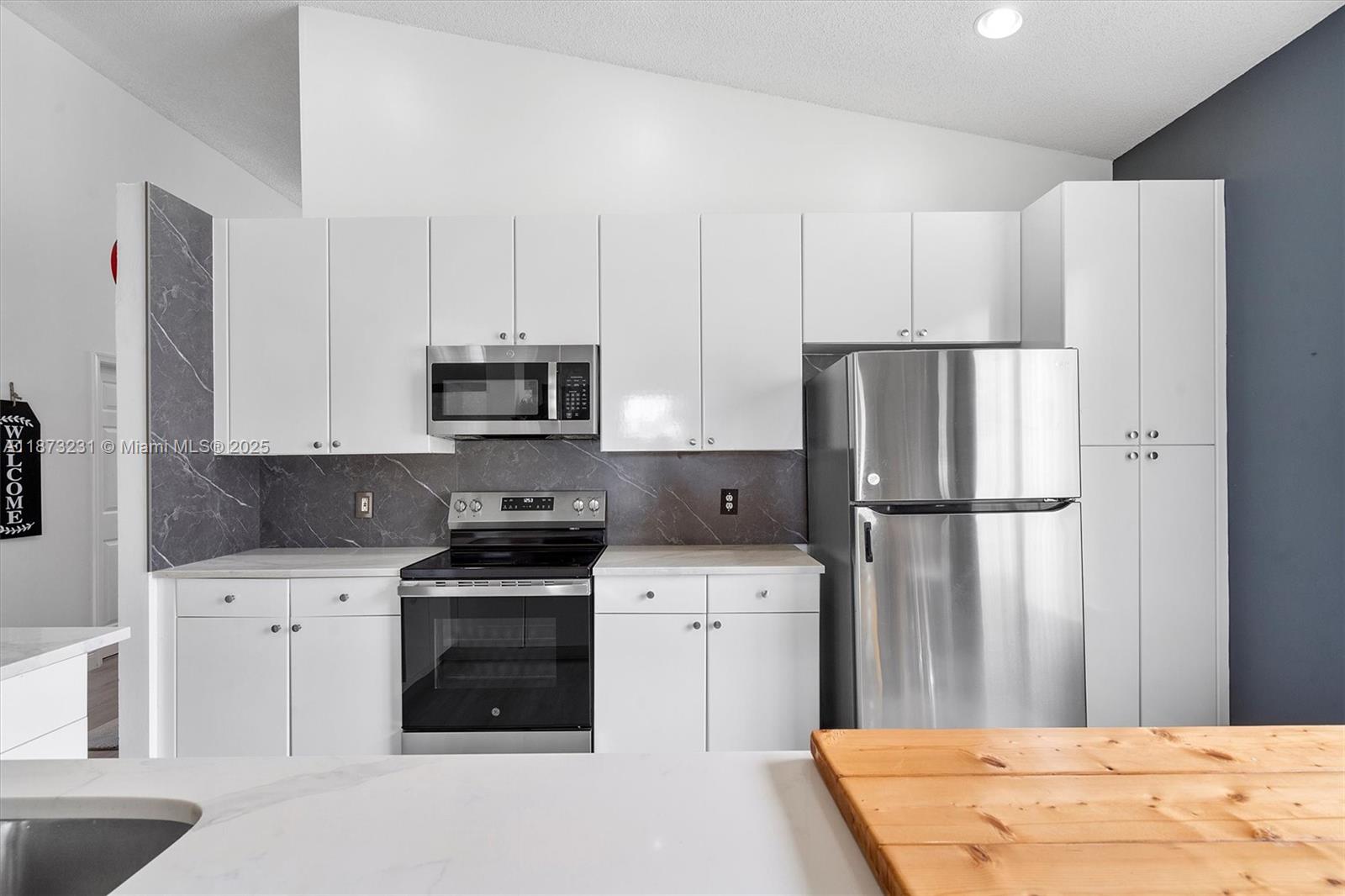 1572 NW 135th Ave Pembroke Pines, FL 33028