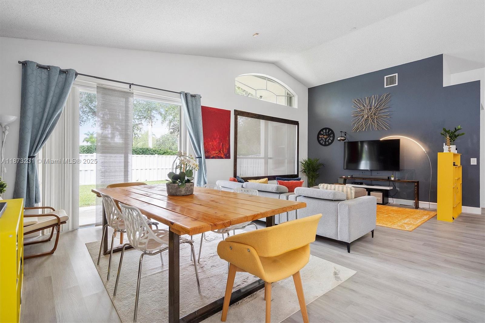 1572 NW 135th Ave Pembroke Pines, FL 33028