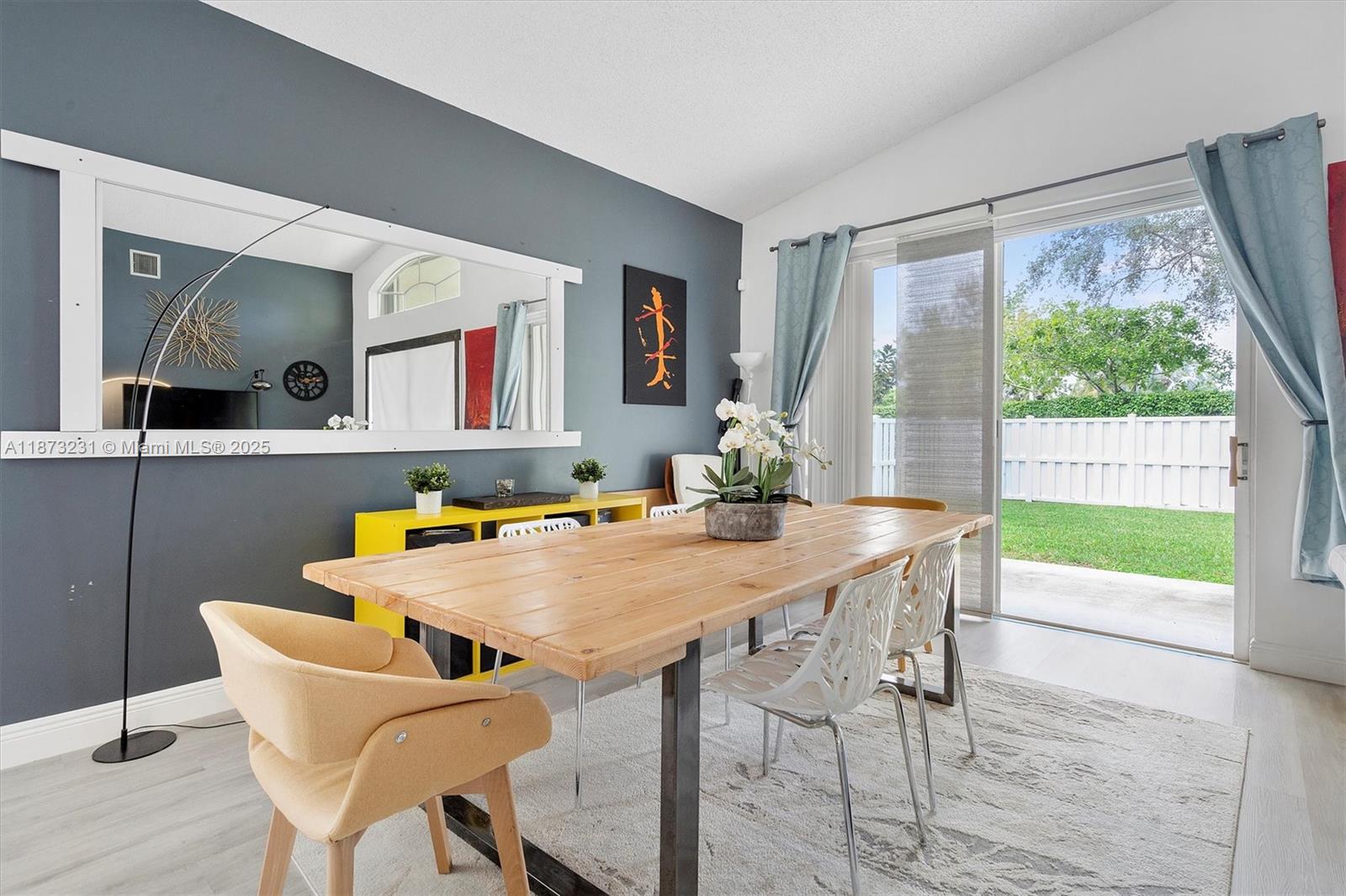 1572 NW 135th Ave Pembroke Pines, FL 33028