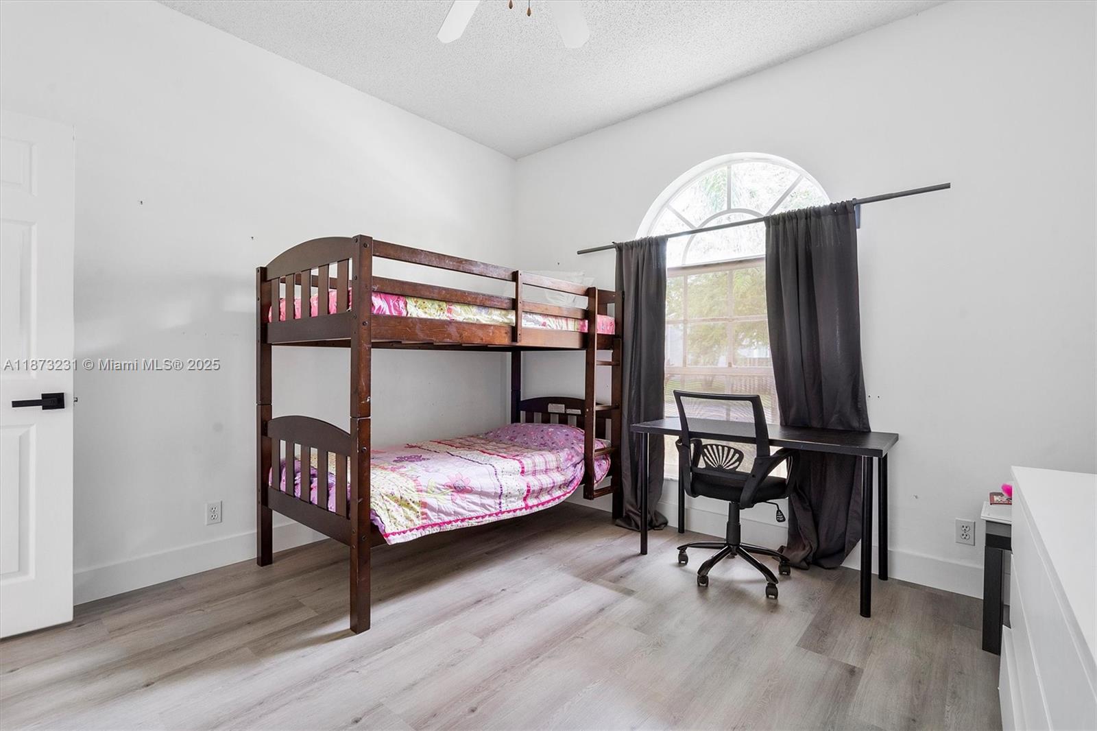 1572 NW 135th Ave Pembroke Pines, FL 33028