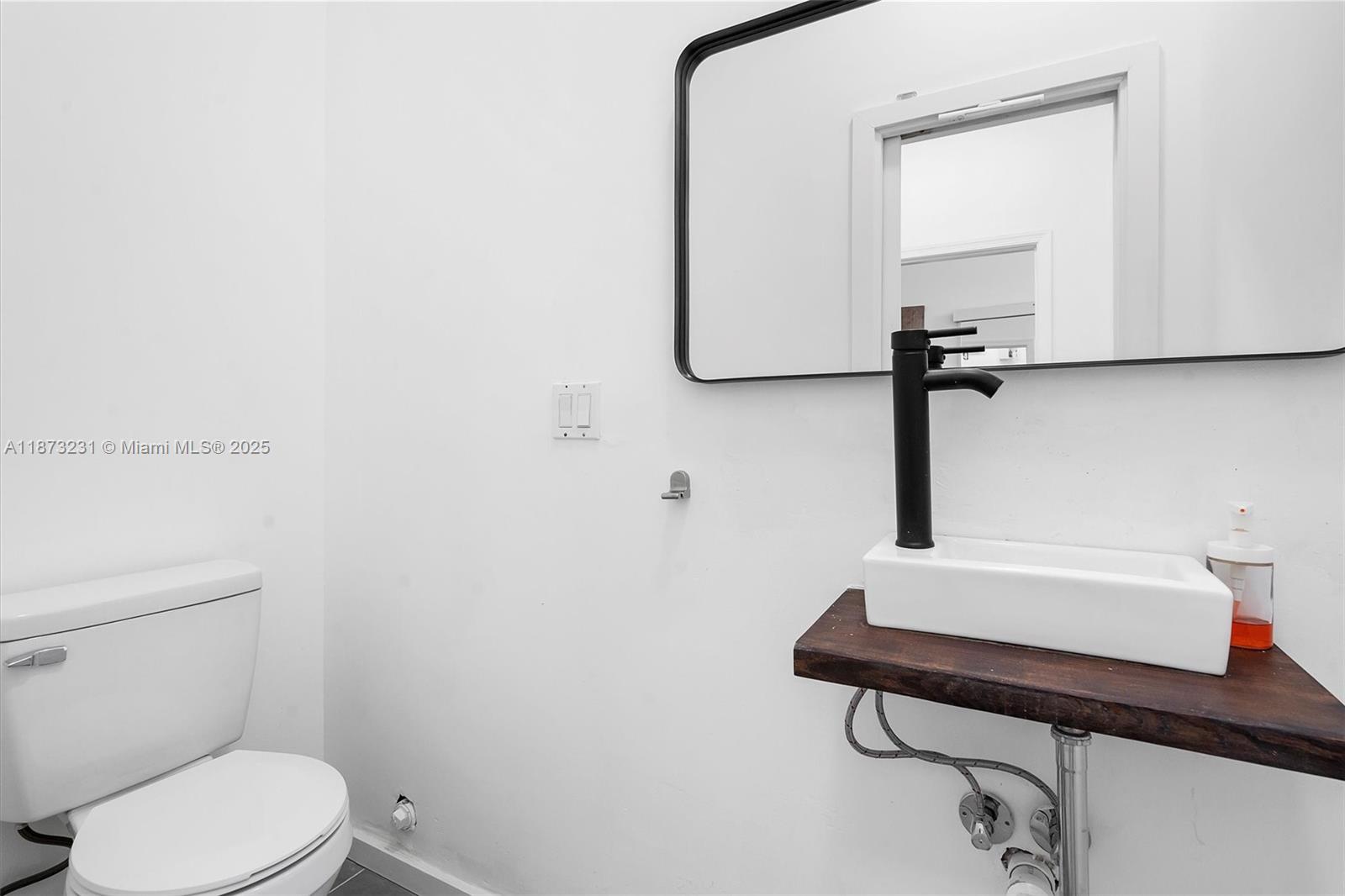 1572 NW 135th Ave Pembroke Pines, FL 33028