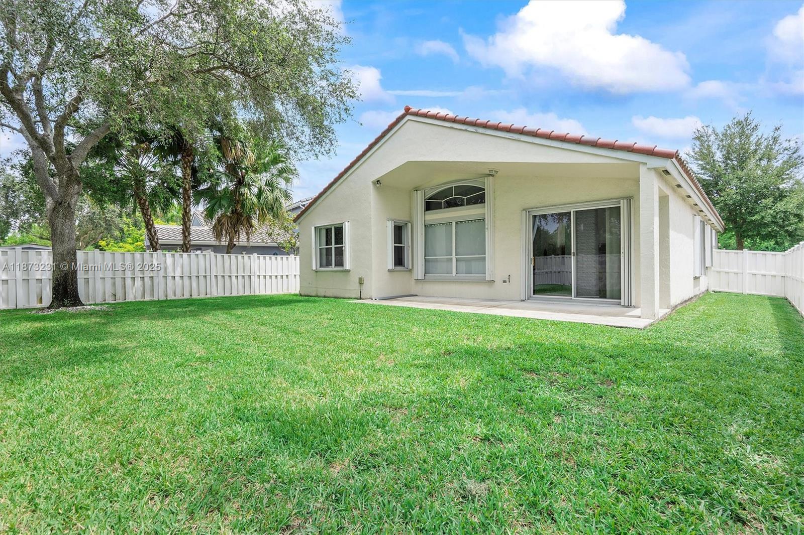 1572 NW 135th Ave Pembroke Pines, FL 33028