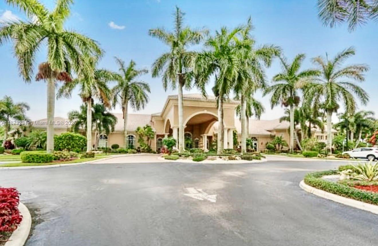 1572 NW 135th Ave Pembroke Pines, FL 33028