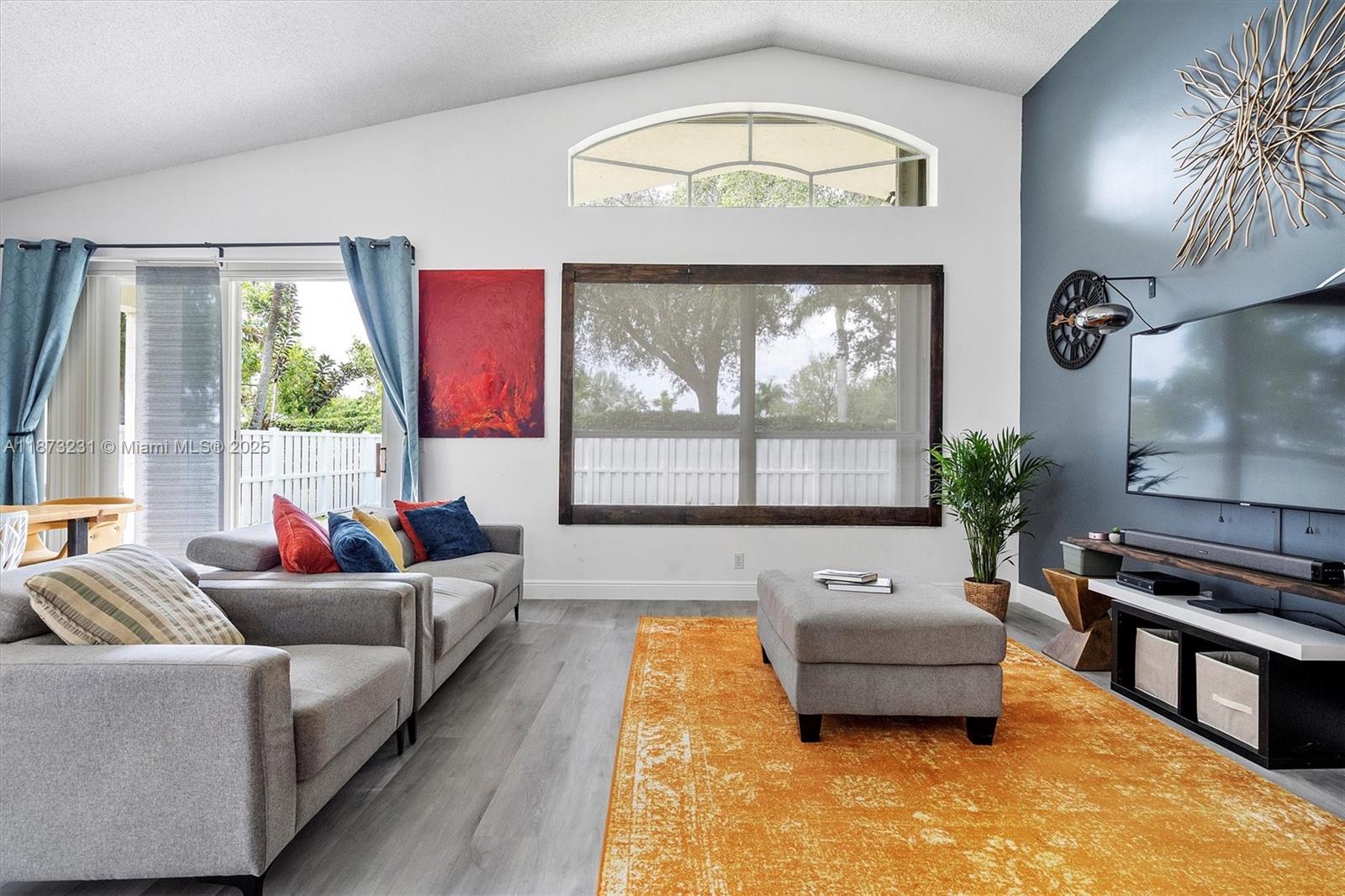 1572 NW 135th Ave Pembroke Pines, FL 33028