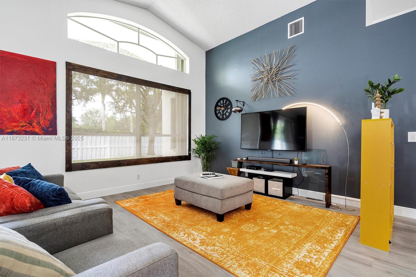 1572 NW 135th Ave Pembroke Pines, FL 33028