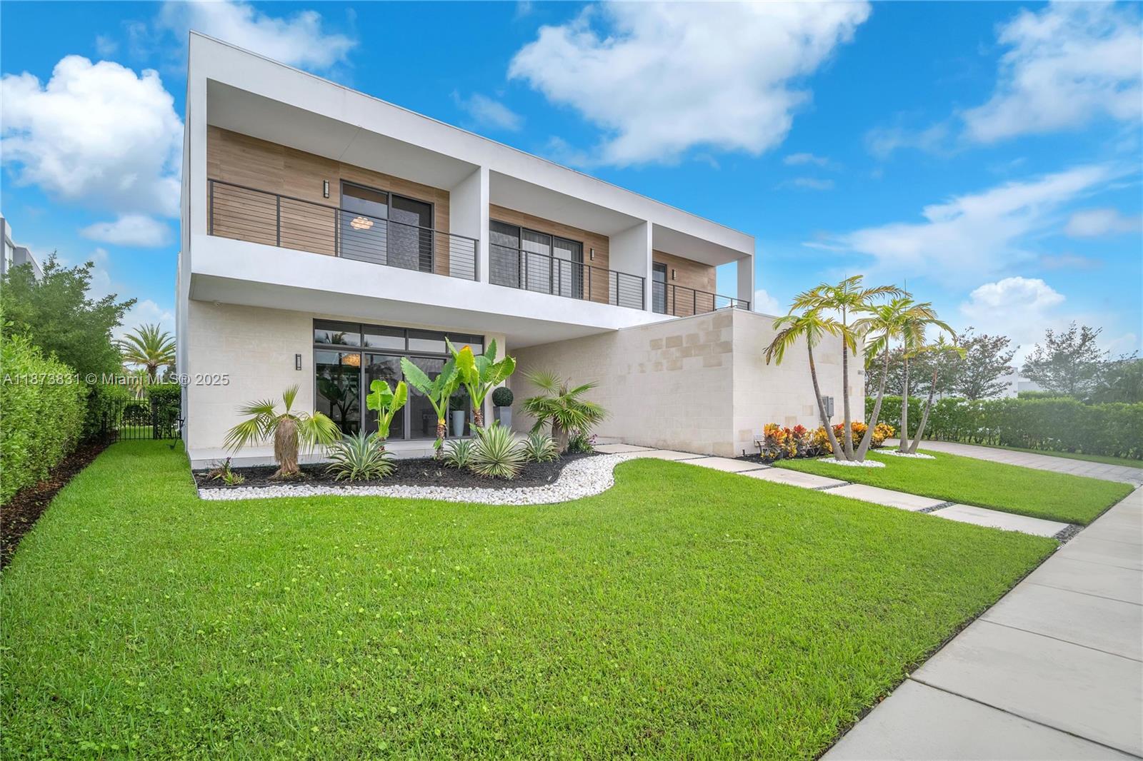 16572 S Botaniko Dr S Weston, FL 33326