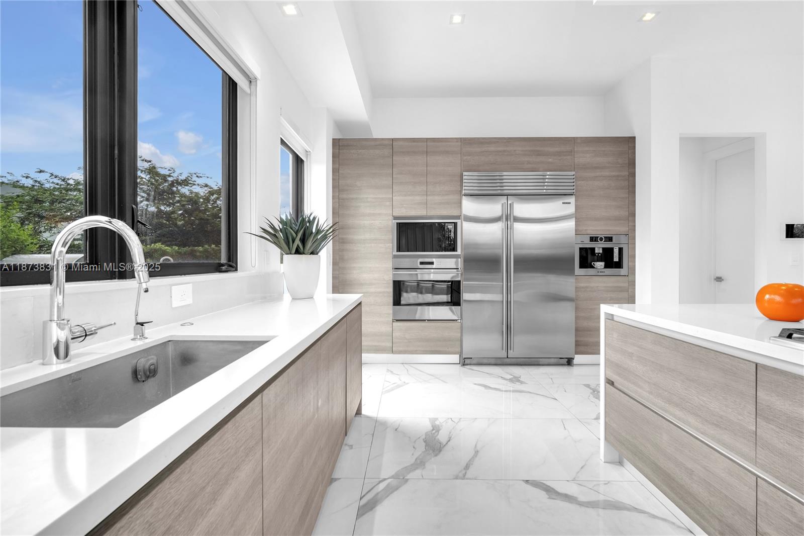 16572 S Botaniko Dr S Weston, FL 33326