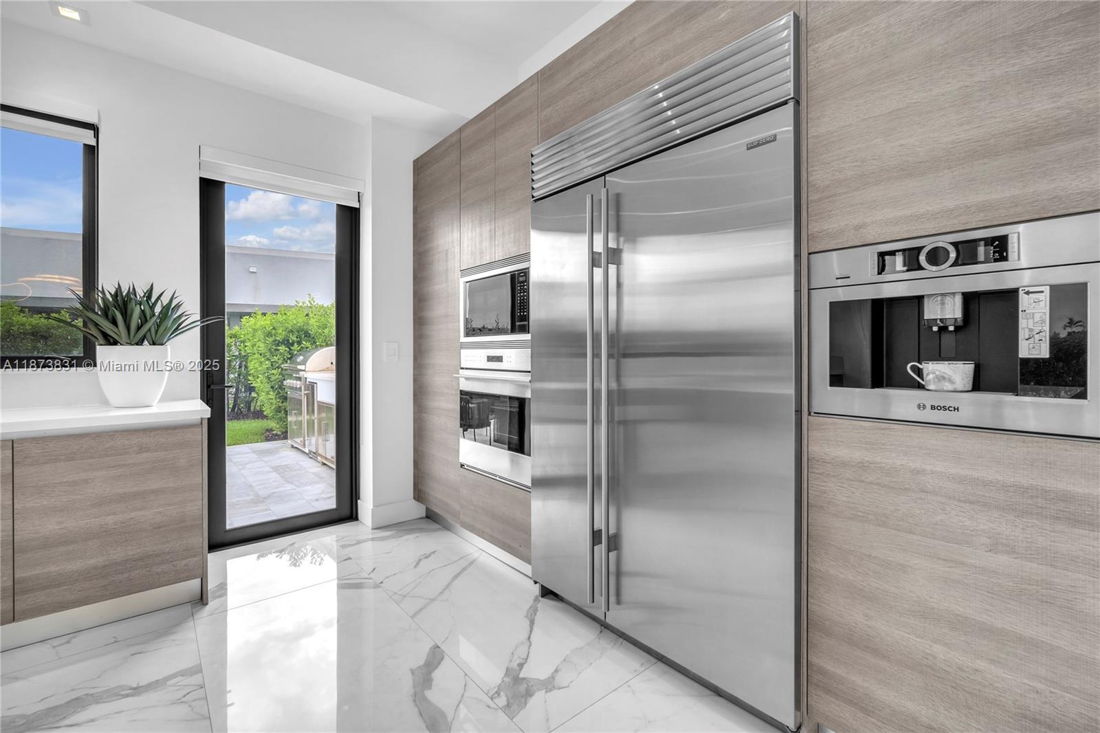 16572 S Botaniko Dr S Weston, FL 33326