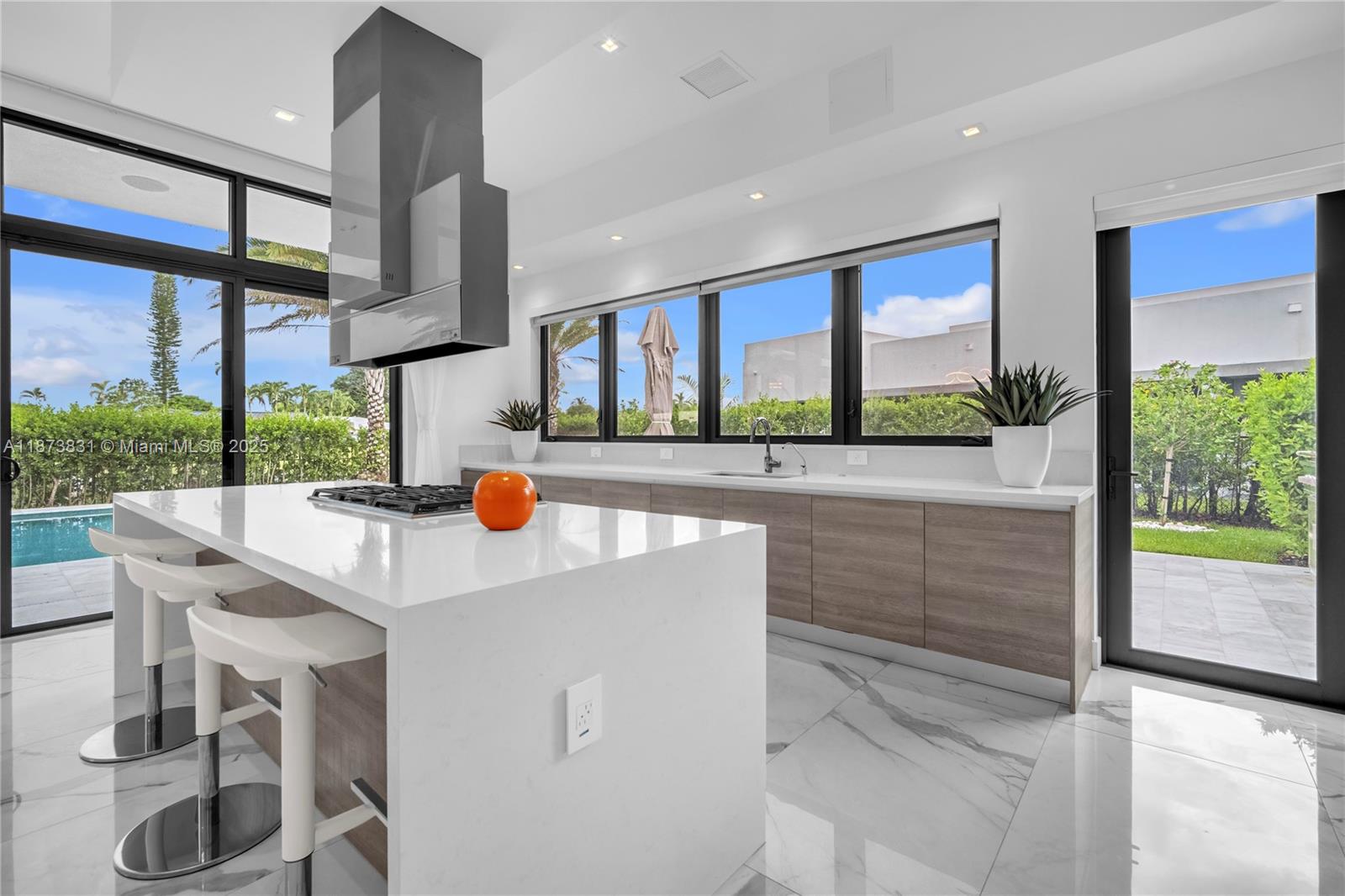 16572 S Botaniko Dr S Weston, FL 33326