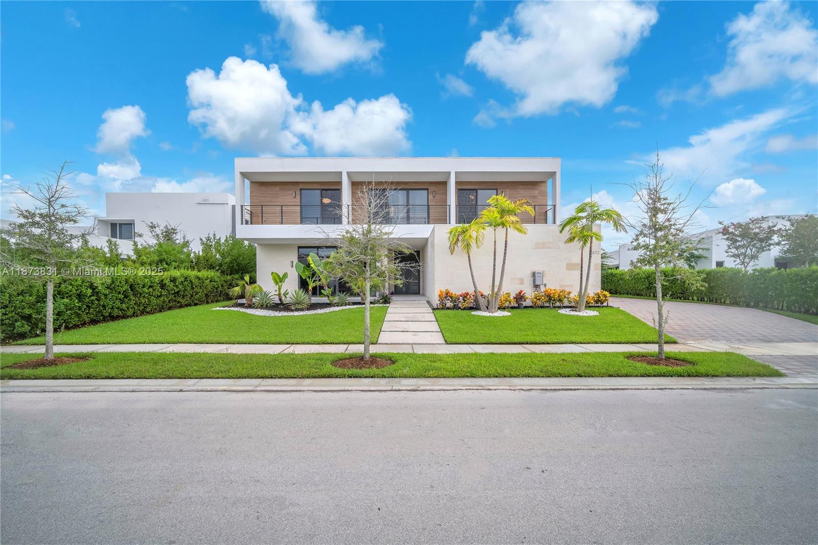 16572 S Botaniko Dr S Weston, FL 33326