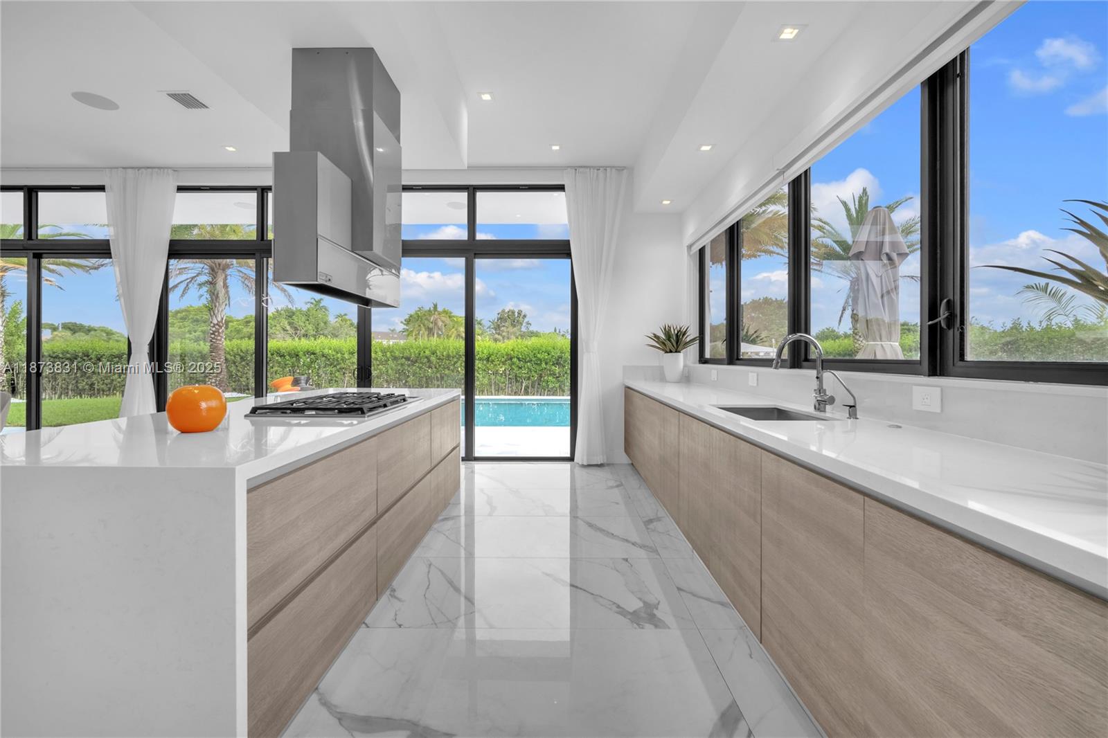 16572 S Botaniko Dr S Weston, FL 33326