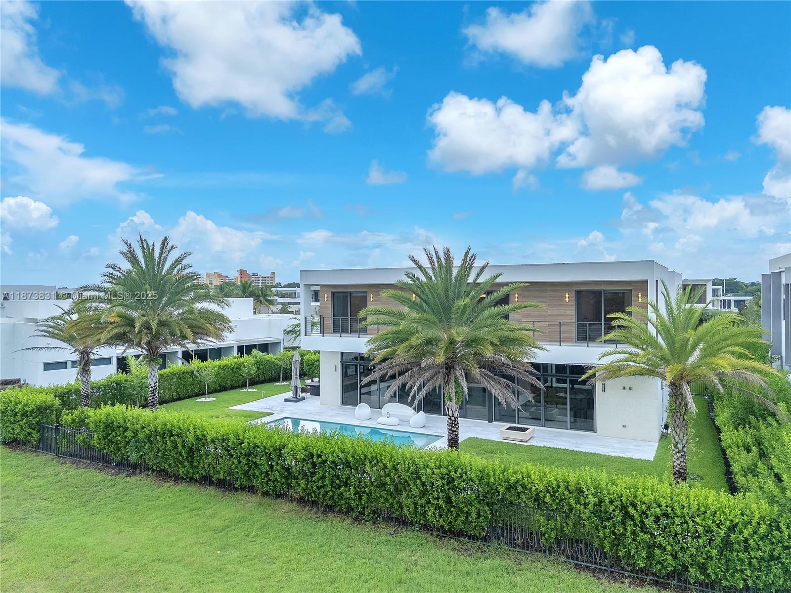 16572 S Botaniko Dr S Weston, FL 33326