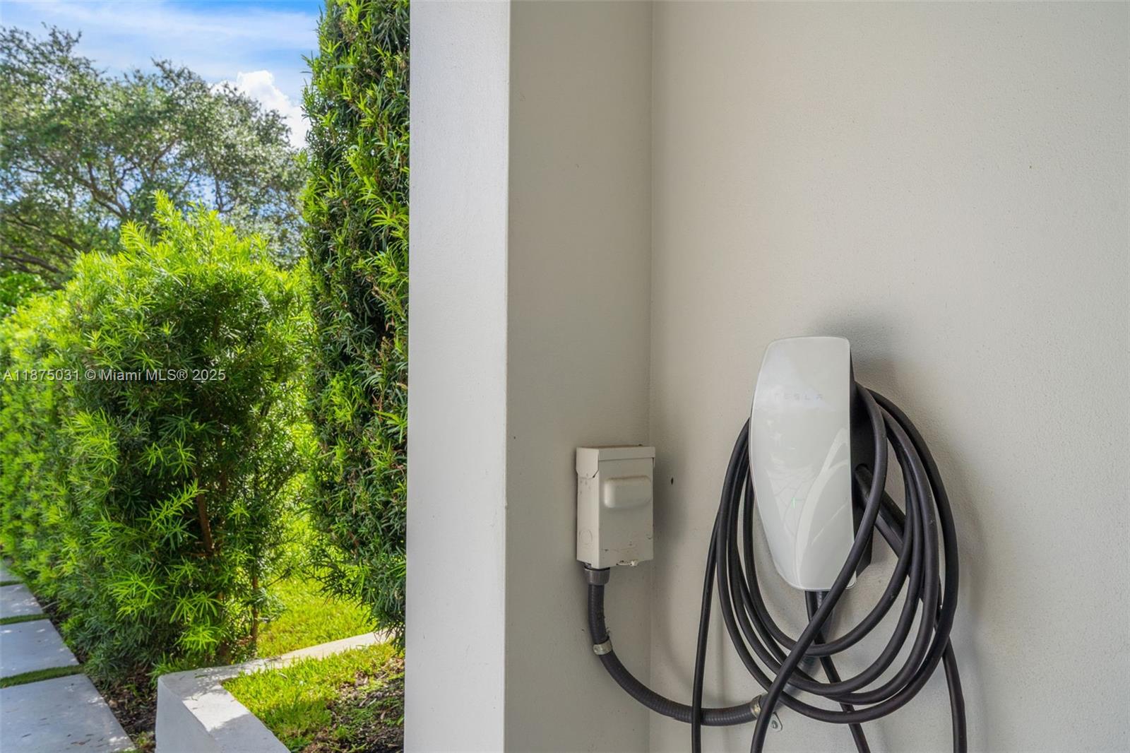 4380 Lake Rd Miami, FL 33137