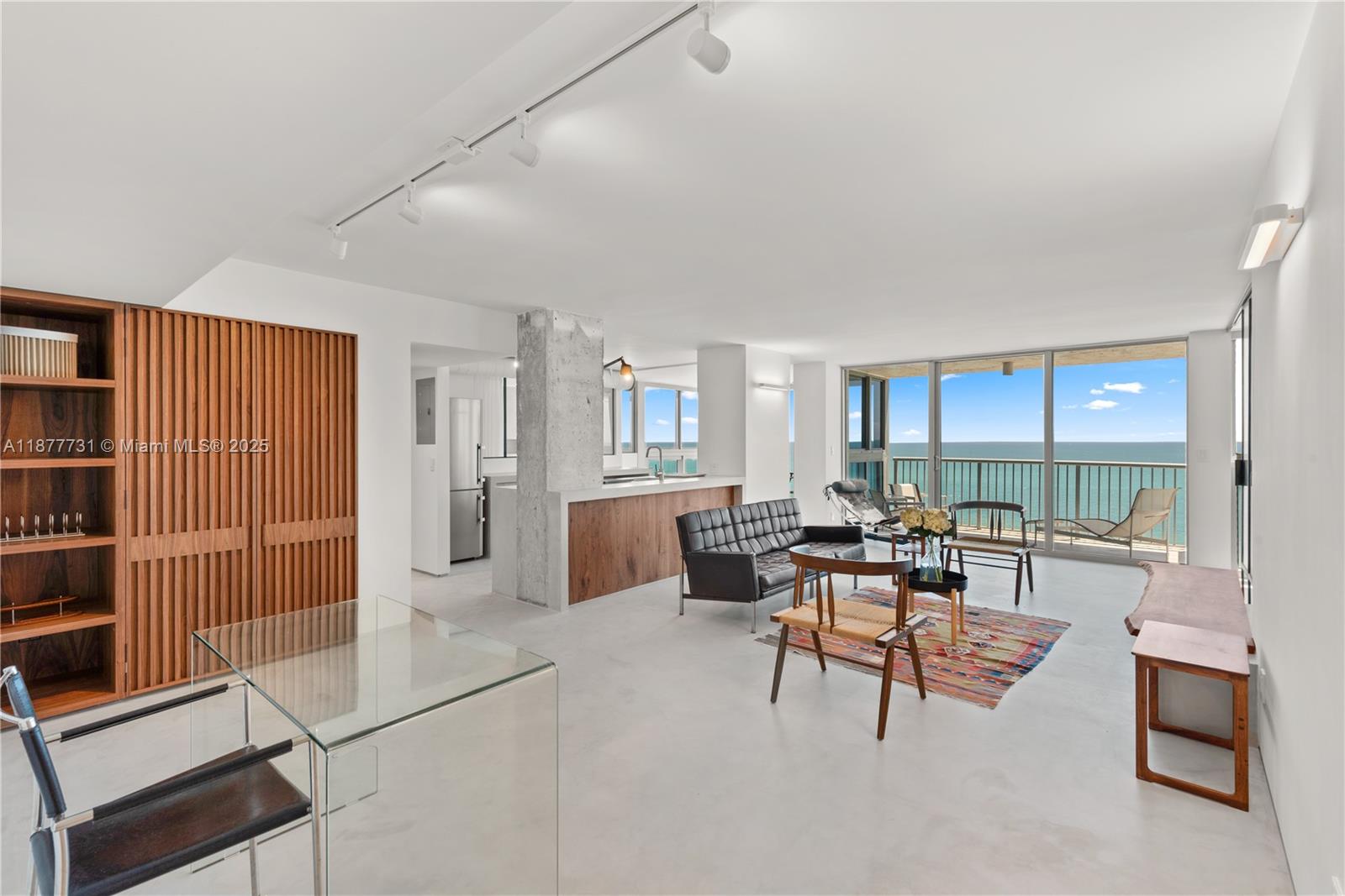 2655 Collins Ave #1811