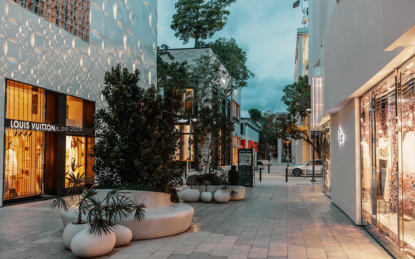 347 NW 43rd St Miami, FL 33127