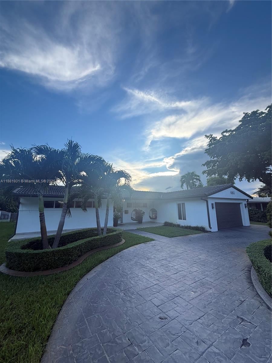 6860 Miami Lks Dr