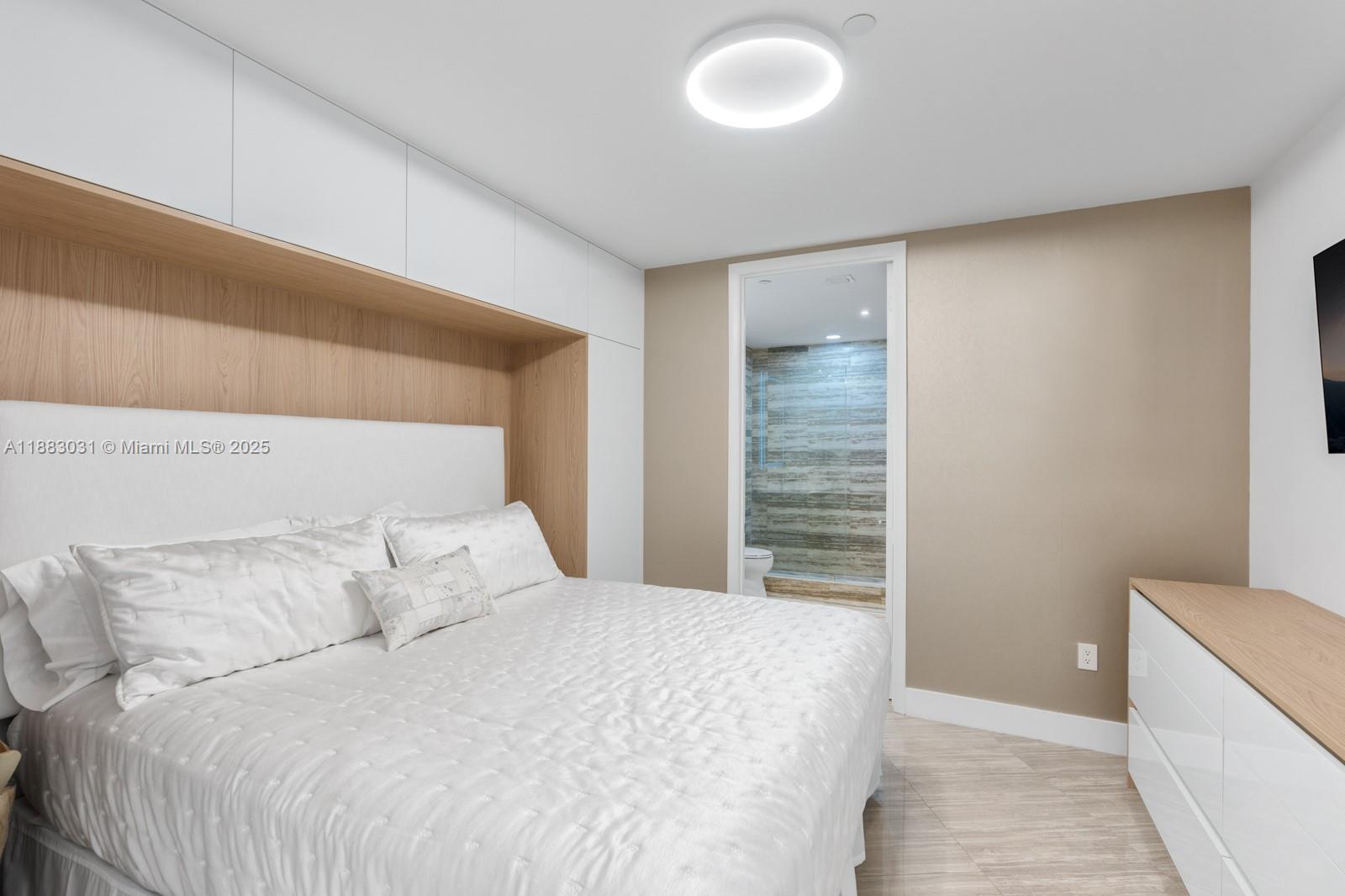 15811 Collins Ave #2907 Sunny Isles Beach, FL 33160