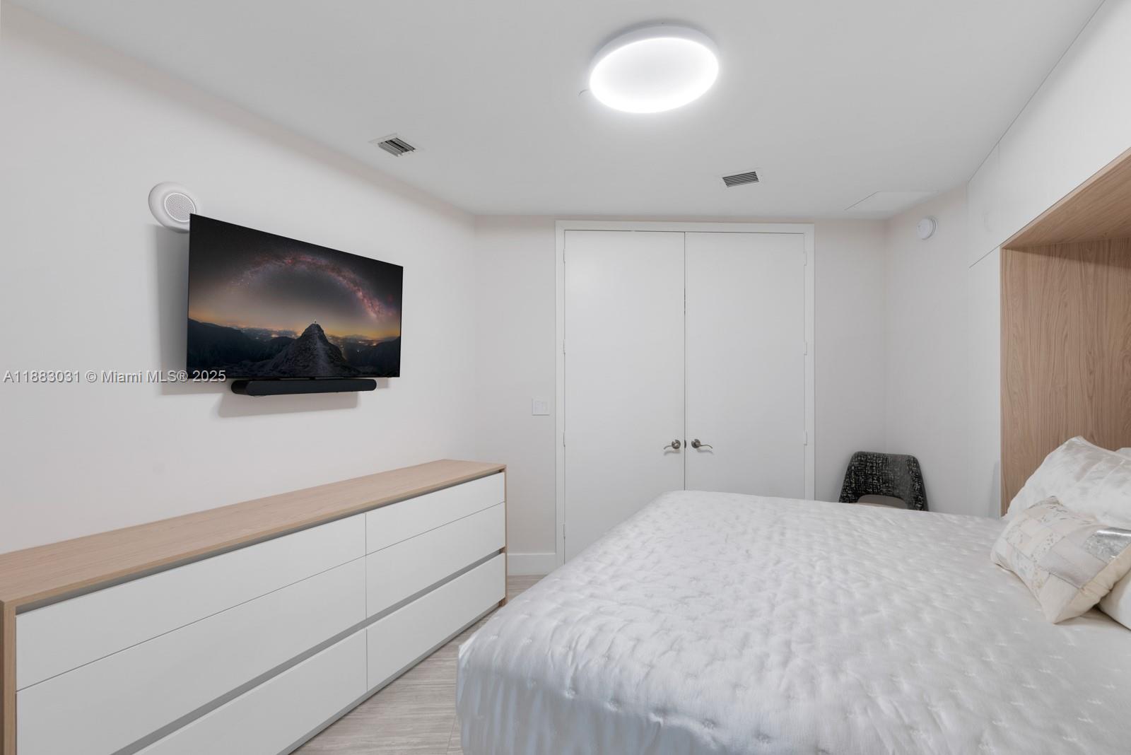 15811 Collins Ave #2907 Sunny Isles Beach, FL 33160