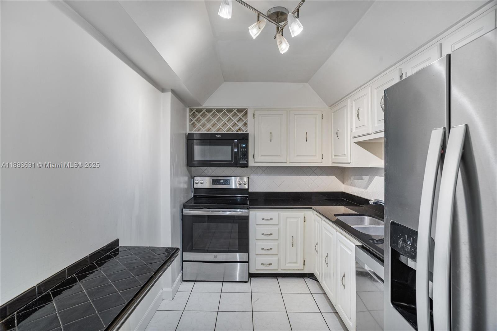 image Brickell Bay Club Condo9