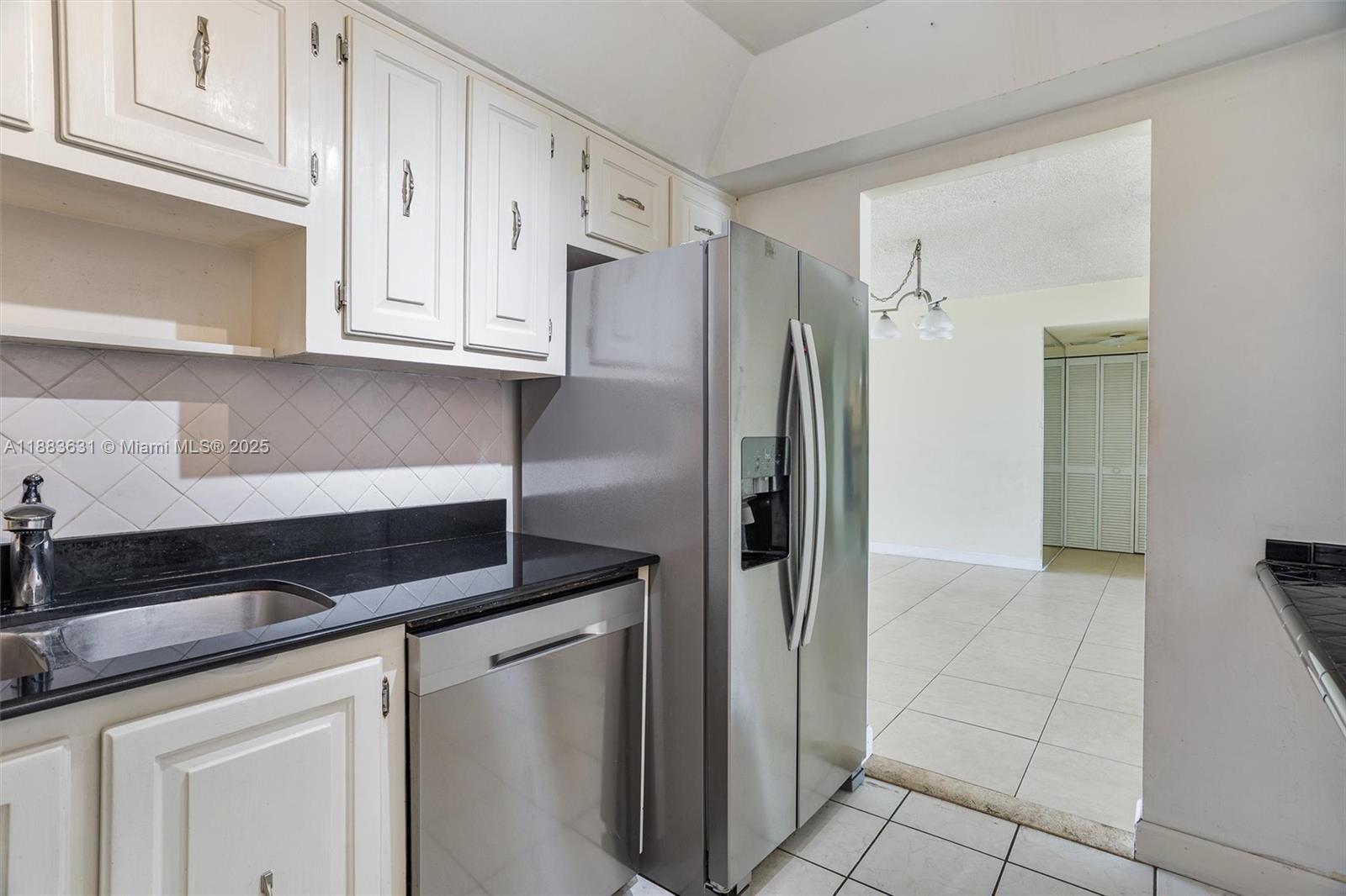 image Brickell Bay Club Condo11