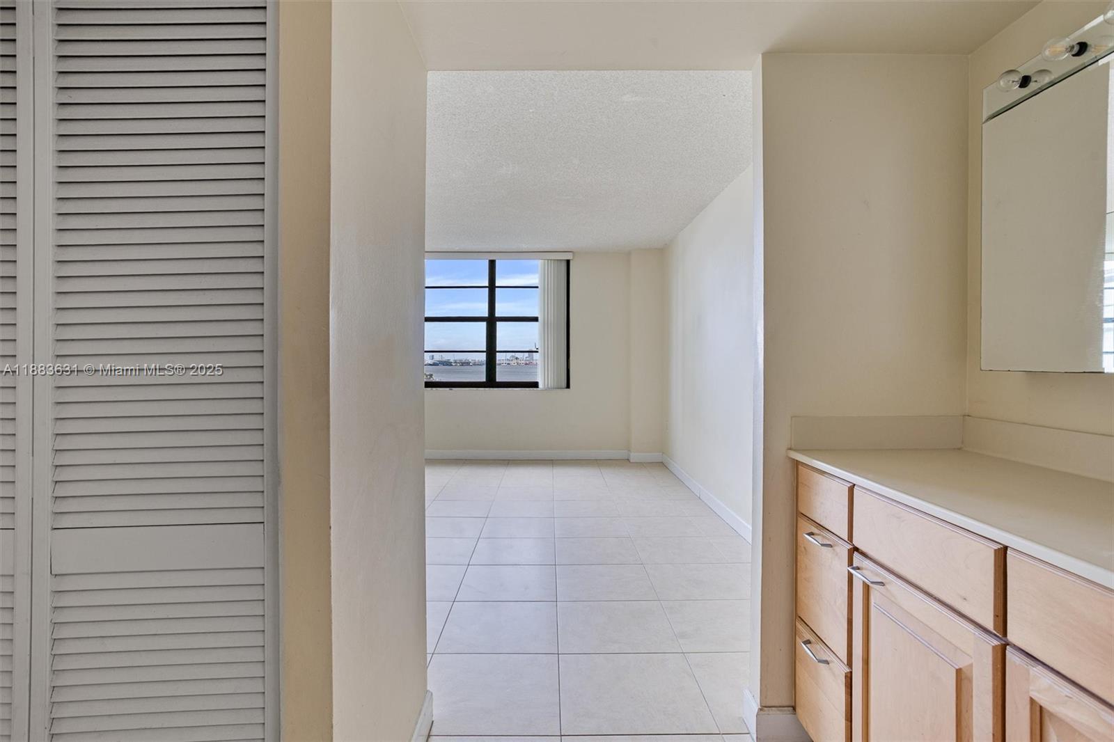 image Brickell Bay Club Condo13