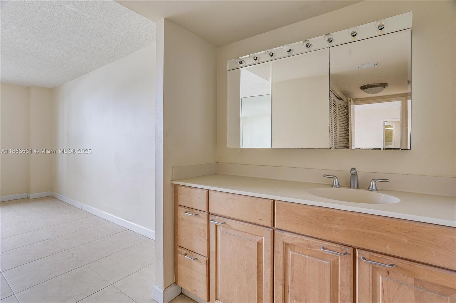 image Brickell Bay Club Condo14