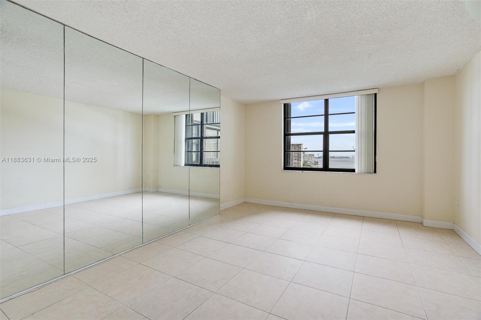 image Brickell Bay Club Condo15