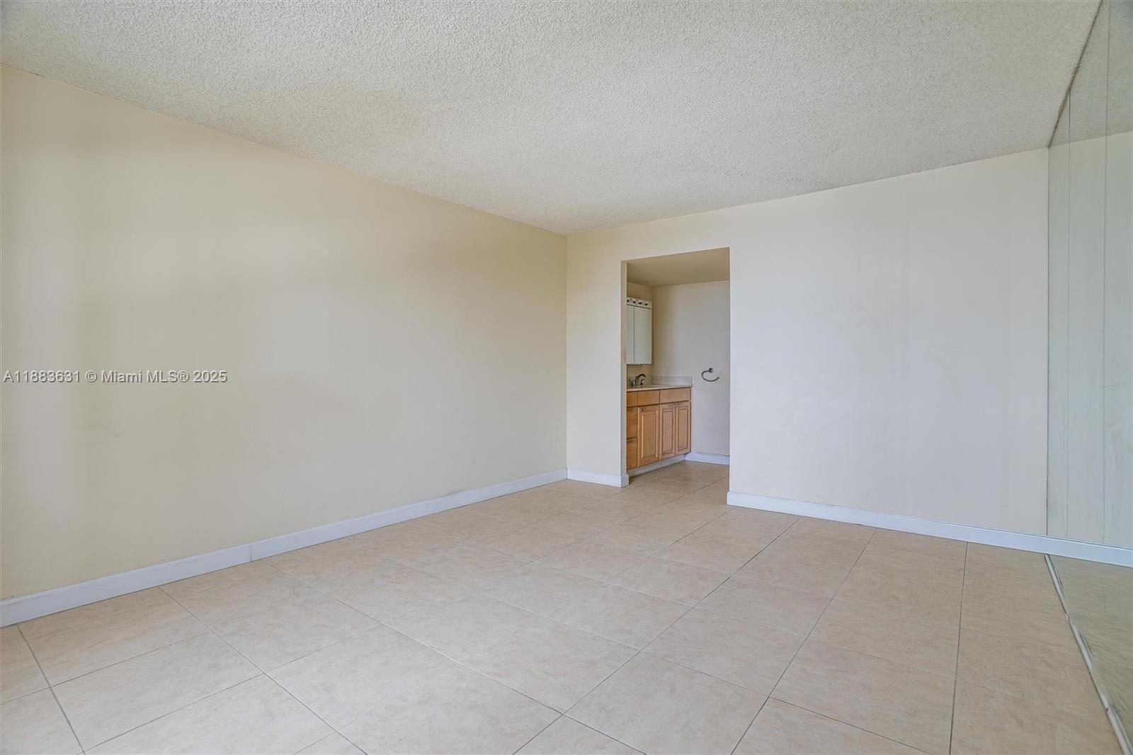 image Brickell Bay Club Condo16