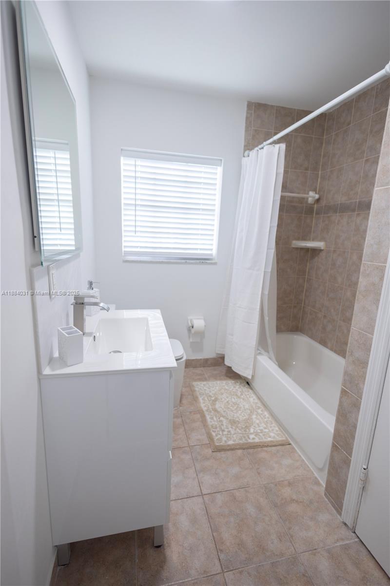 1435 Grant St #na Hollywood, FL 33020