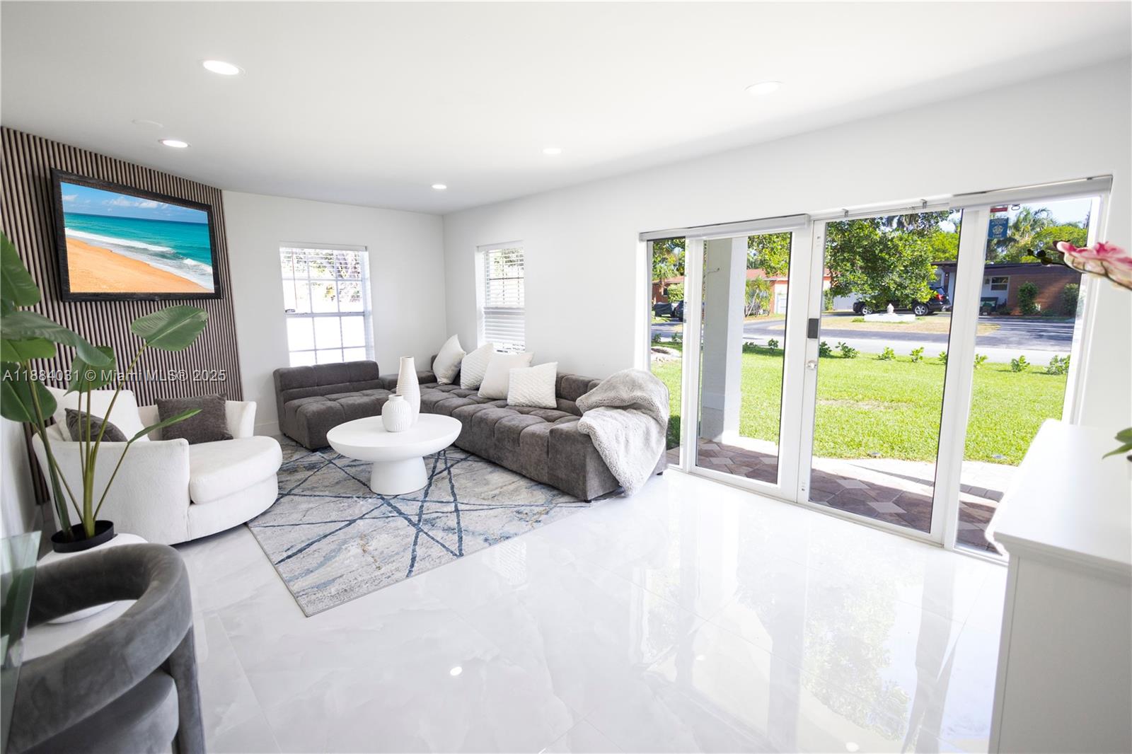 1435 Grant St #na Hollywood, FL 33020