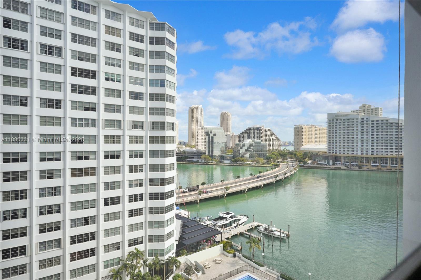 905 Brickell Bay Dr #1121
