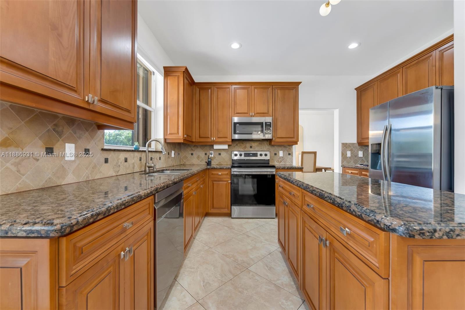 420 Montclaire Dr Weston, FL 33326