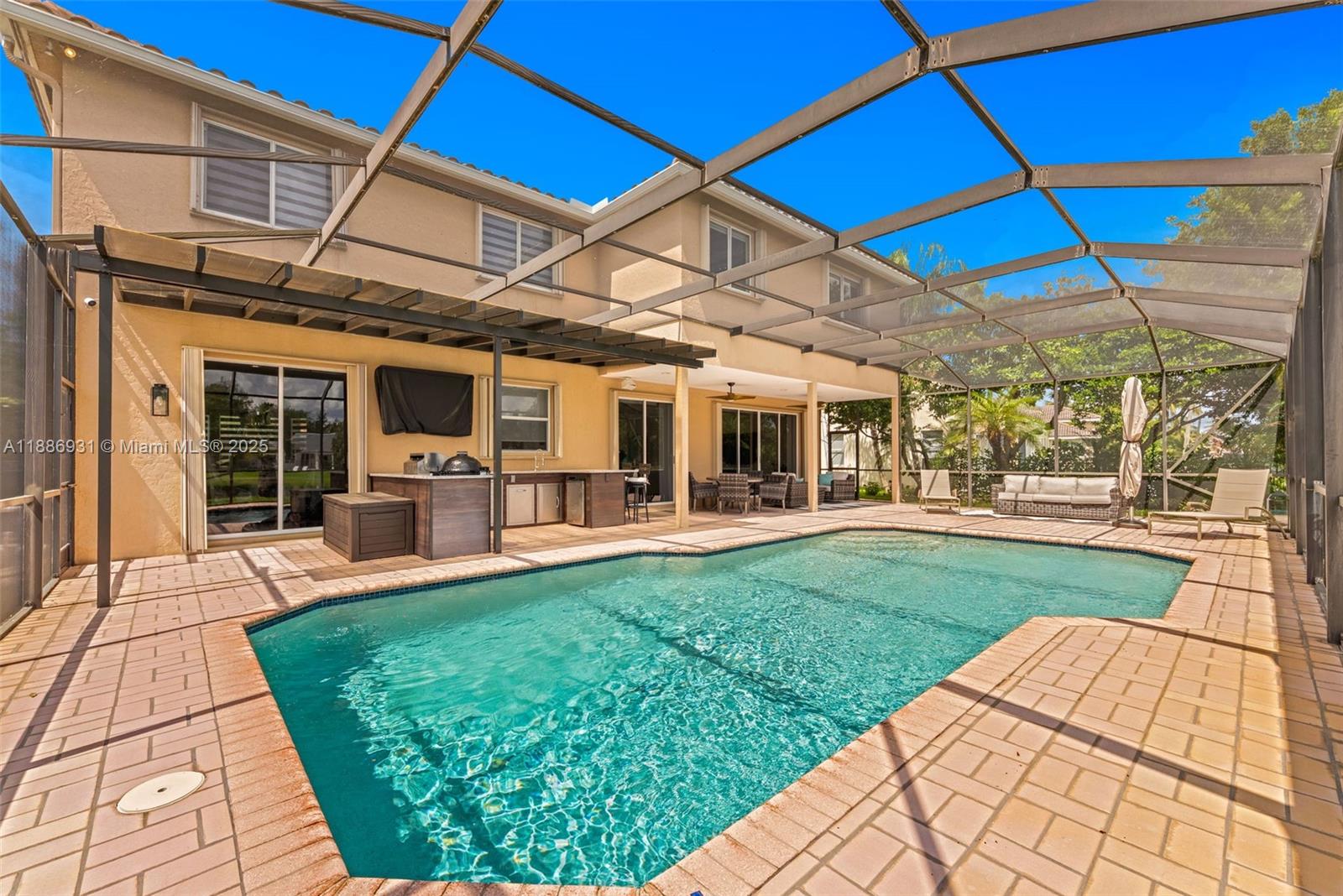 420 Montclaire Dr Weston, FL 33326