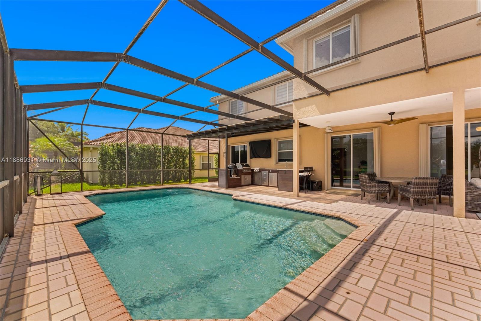 420 Montclaire Dr Weston, FL 33326