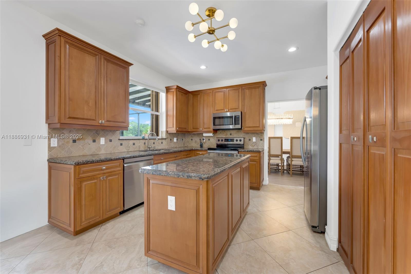 420 Montclaire Dr Weston, FL 33326