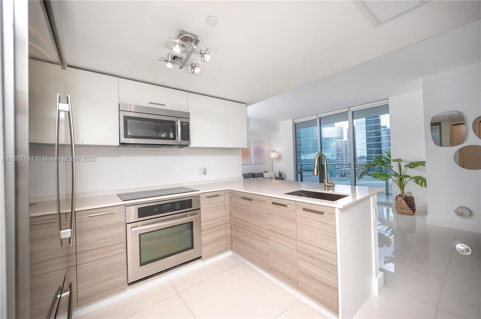 1300 Brickell Bay Dr #1601