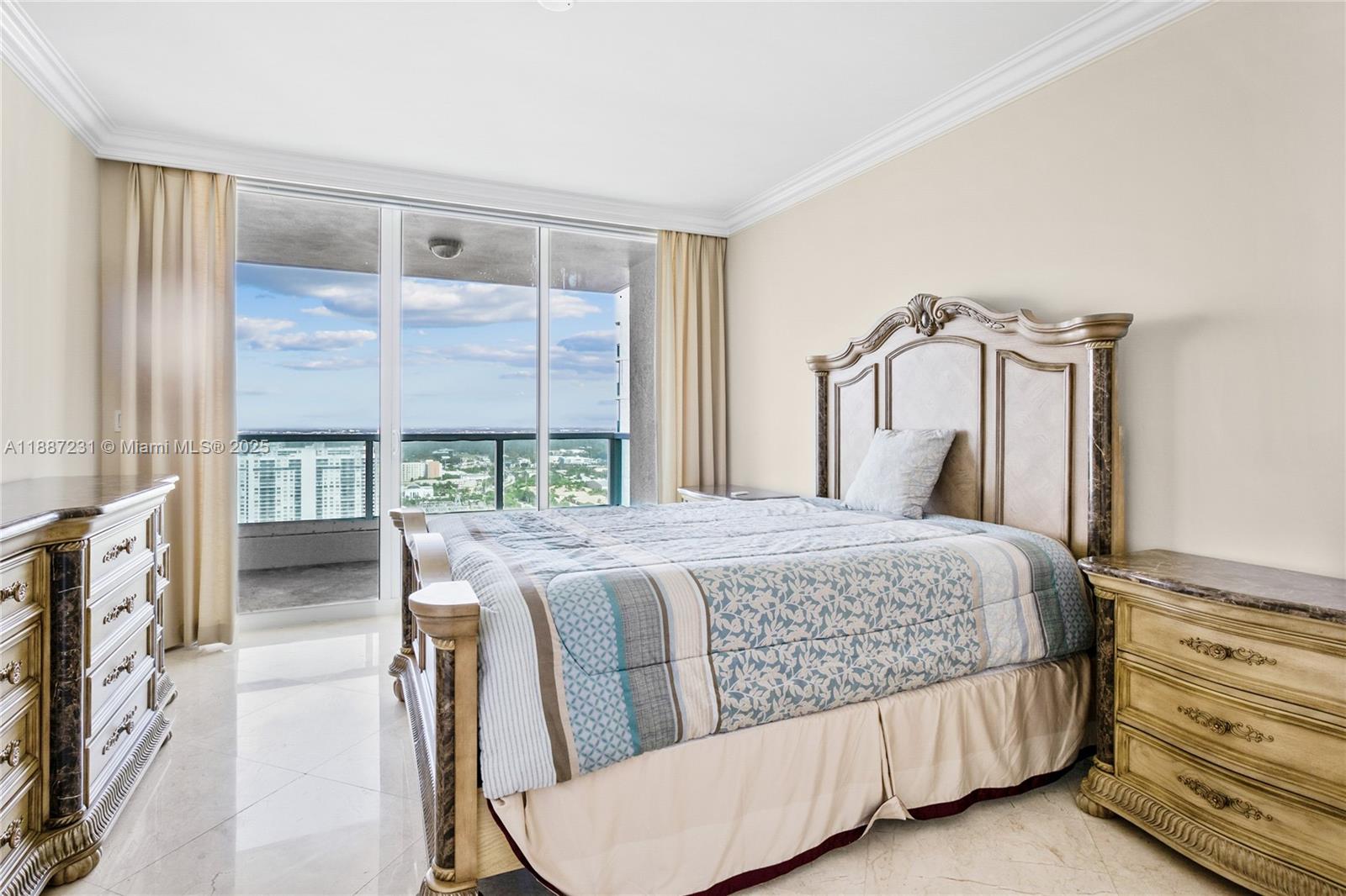 image The Peninsula Condo37