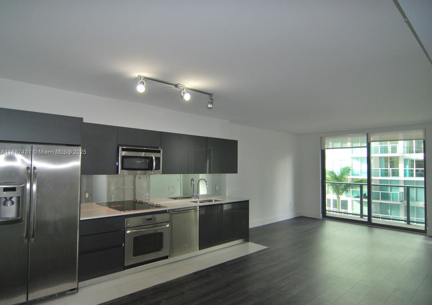 31 SE 6th St #606