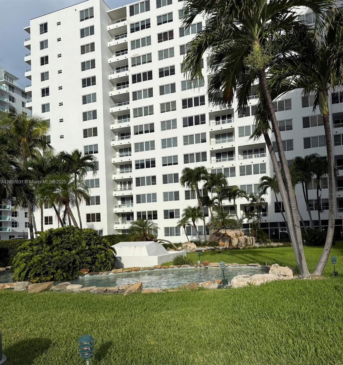 5005 Collins Ave #1525