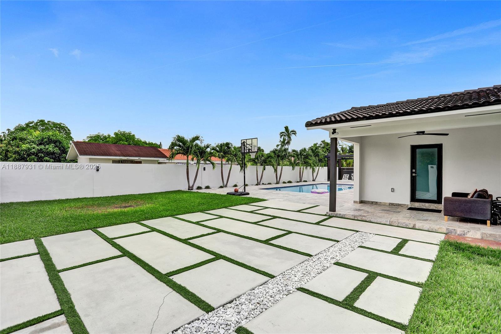 6201 SW 107th Ave Miami, FL 33173