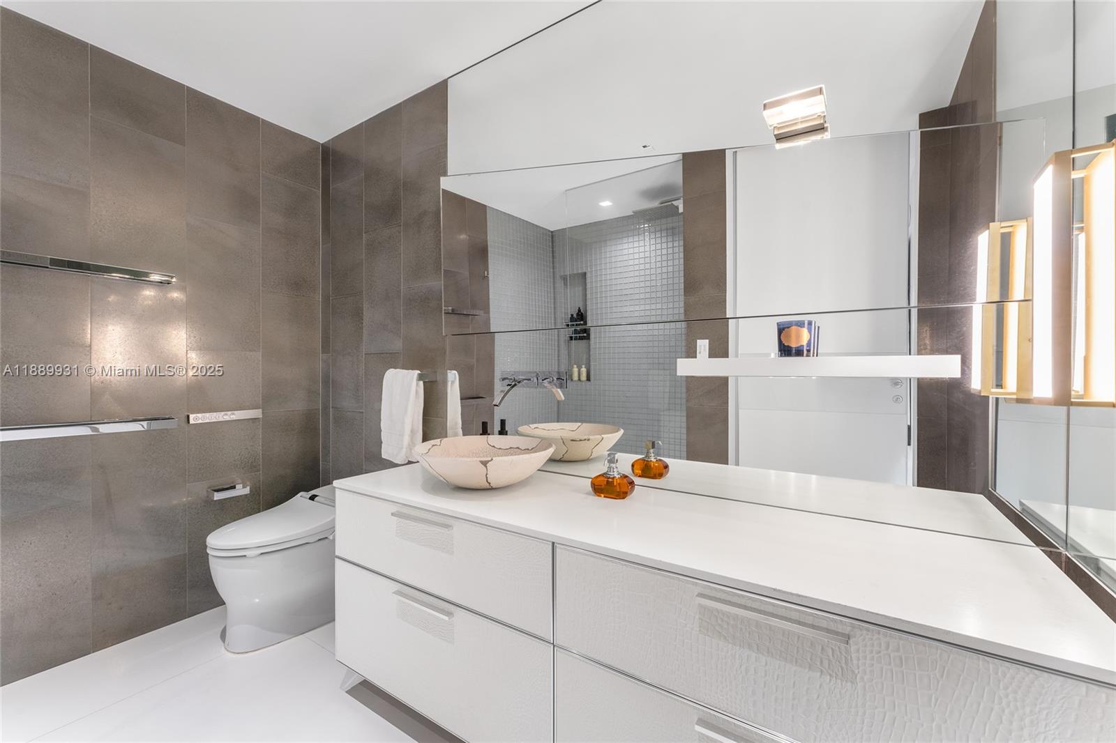 5134 Fisher Is Dr #5134 Miami Beach, FL 33109