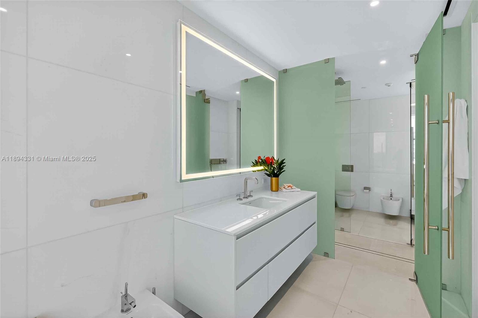 300 Biscayne Blvd Way #501 Miami, FL 33131