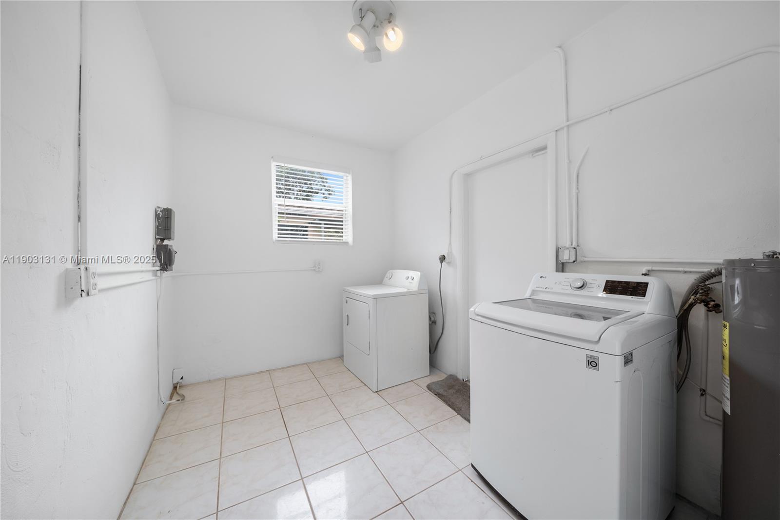 1271 NE 159th St North Miami Beach, FL 33162