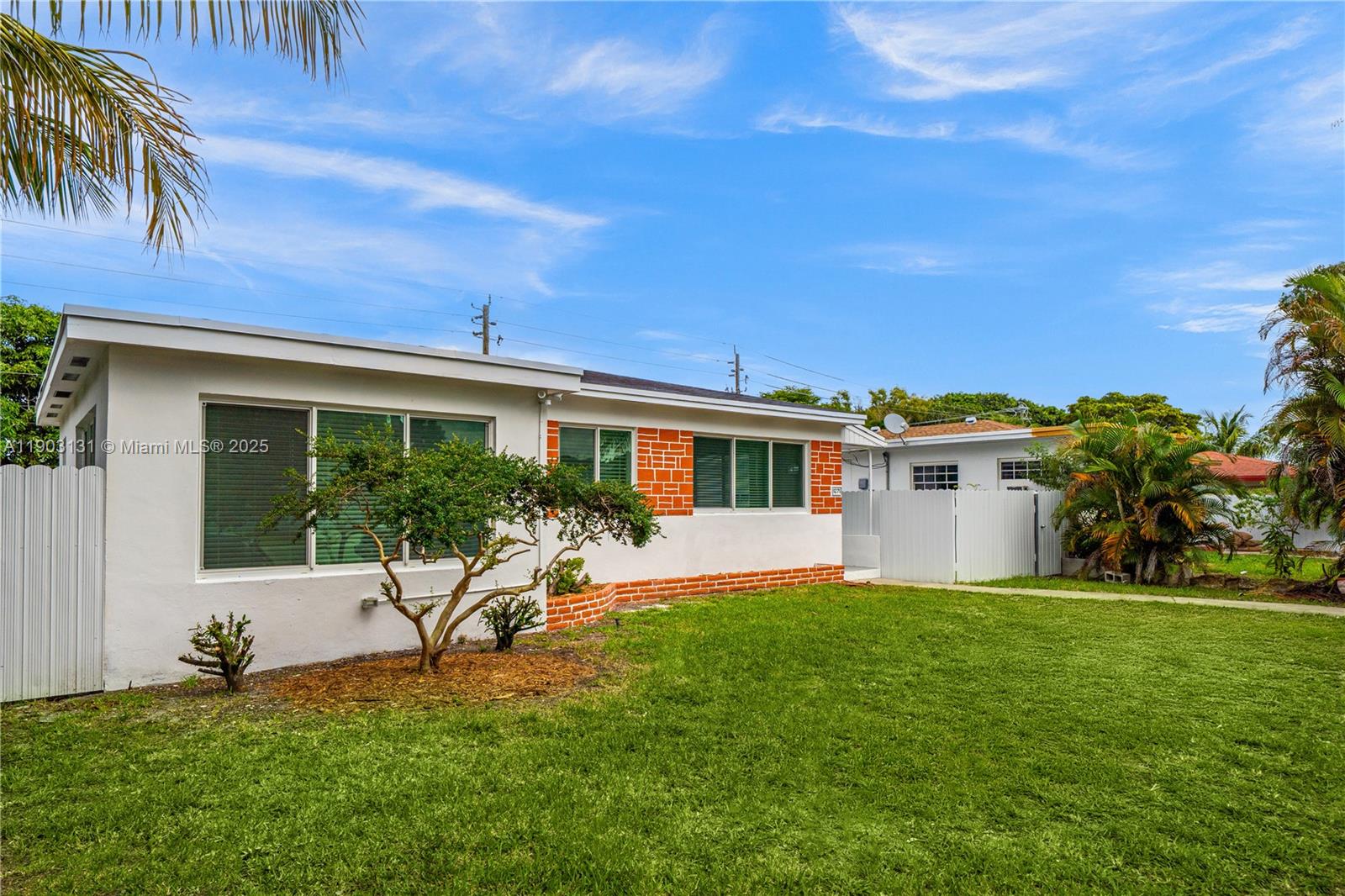 1271 NE 159th St North Miami Beach, FL 33162