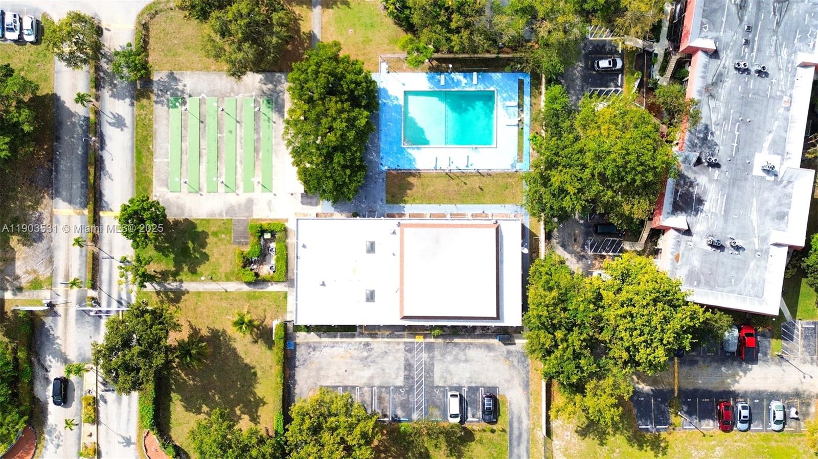 942 NE 199th St #302 Miami, FL 33179